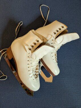 SP-Teri Women's Figure Skates, Size 5.5B, Like NEW!